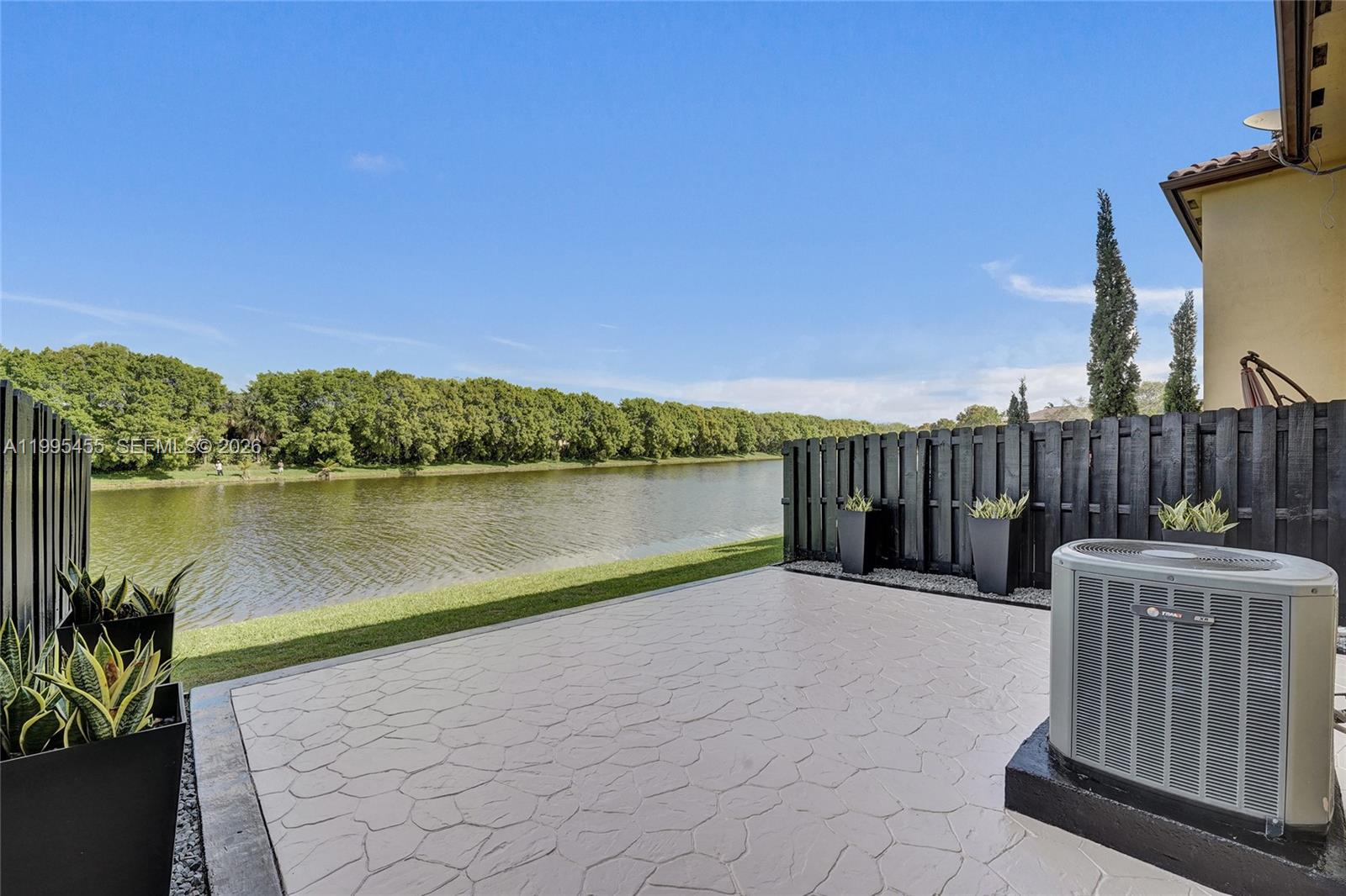 Escada Townvillas - Residential