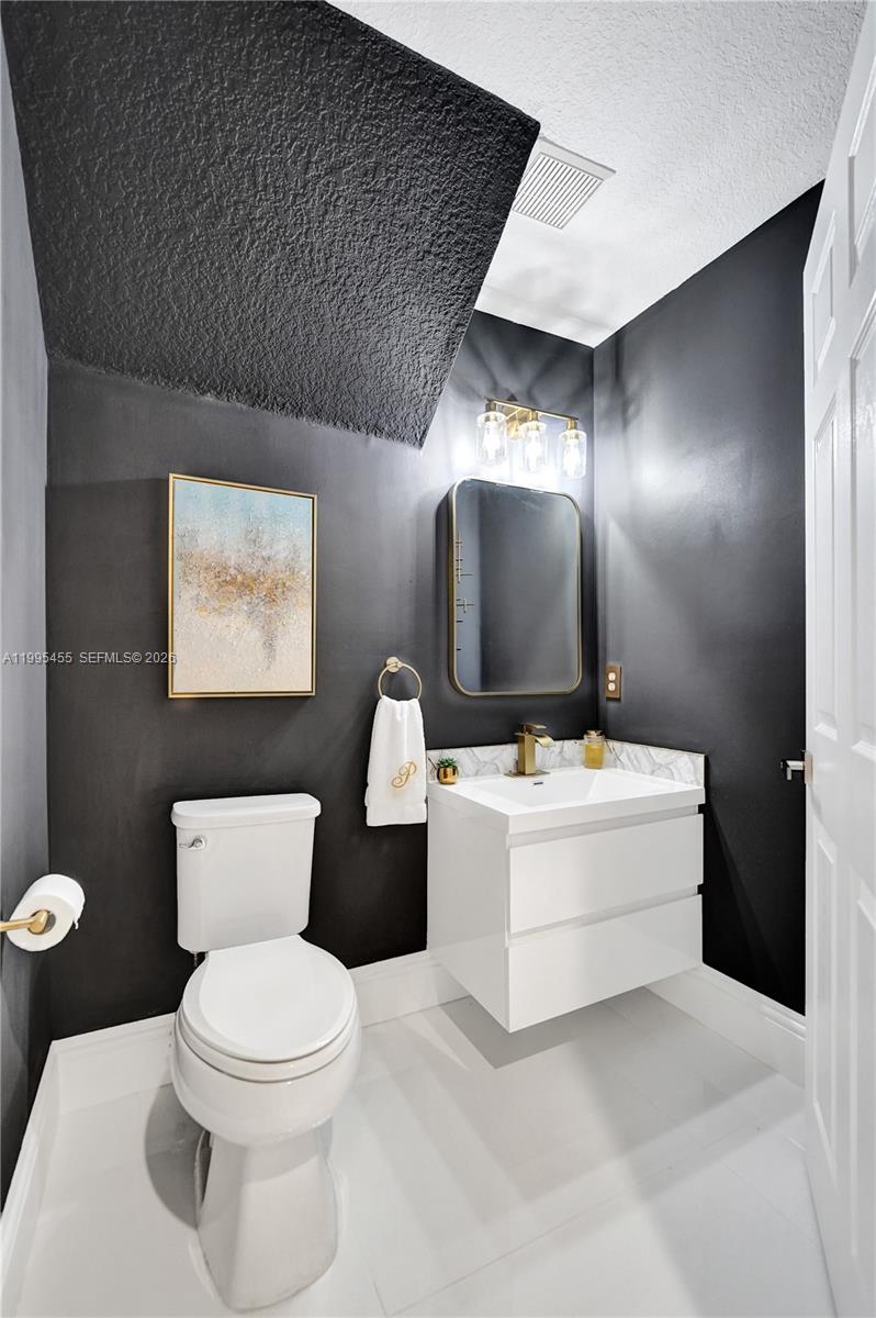 Escada Townvillas - Residential