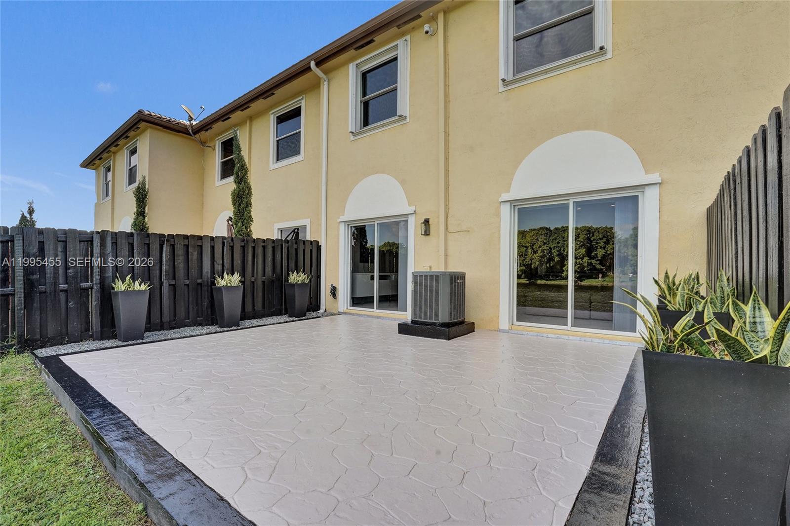 Escada Townvillas - Residential