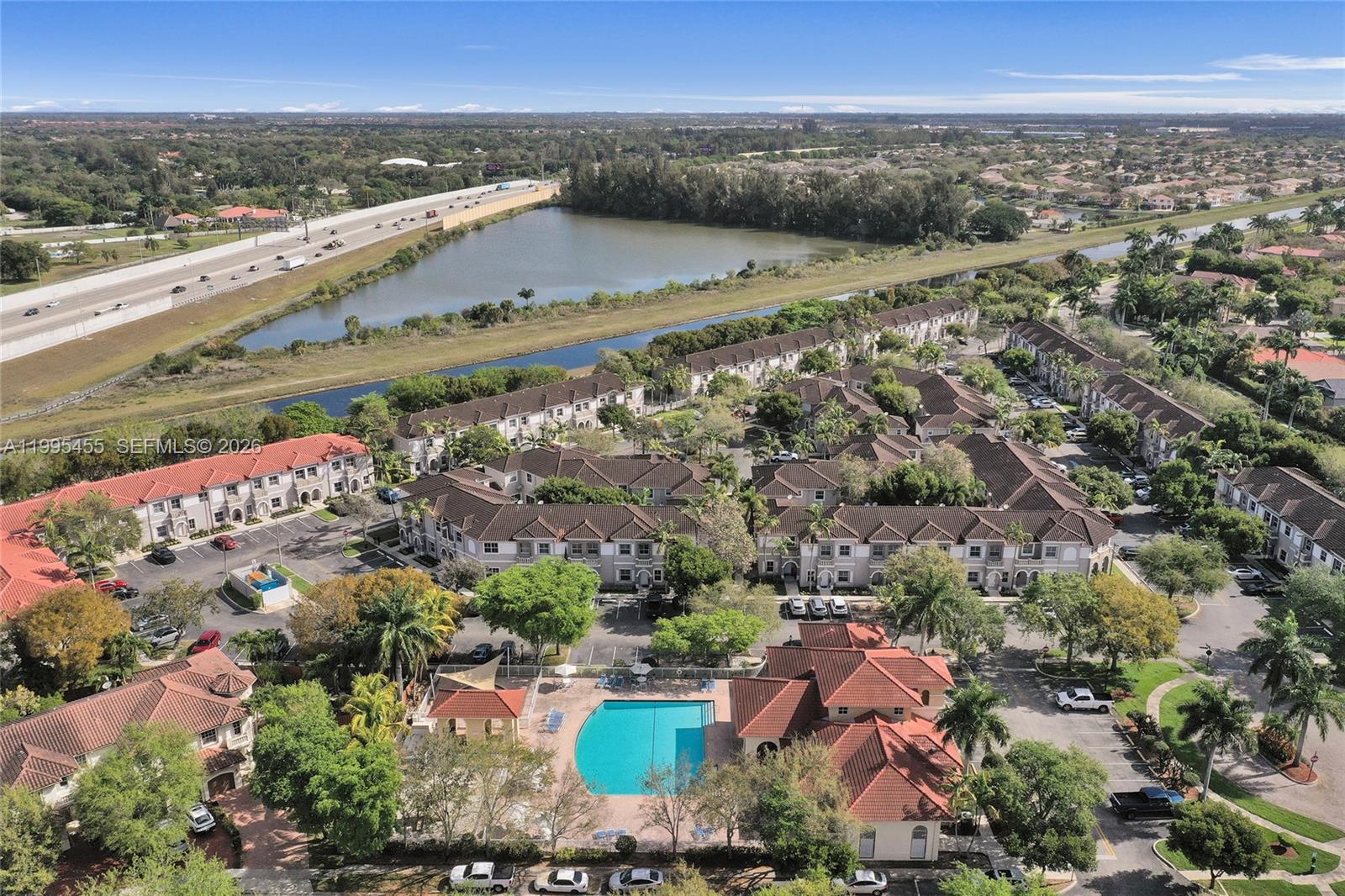 Escada Townvillas - Residential