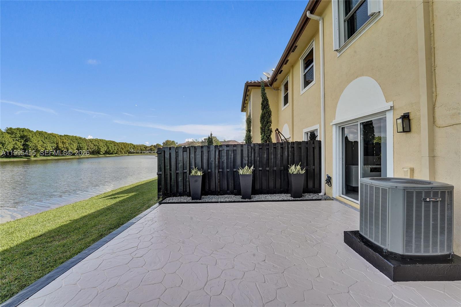 Escada Townvillas - Residential