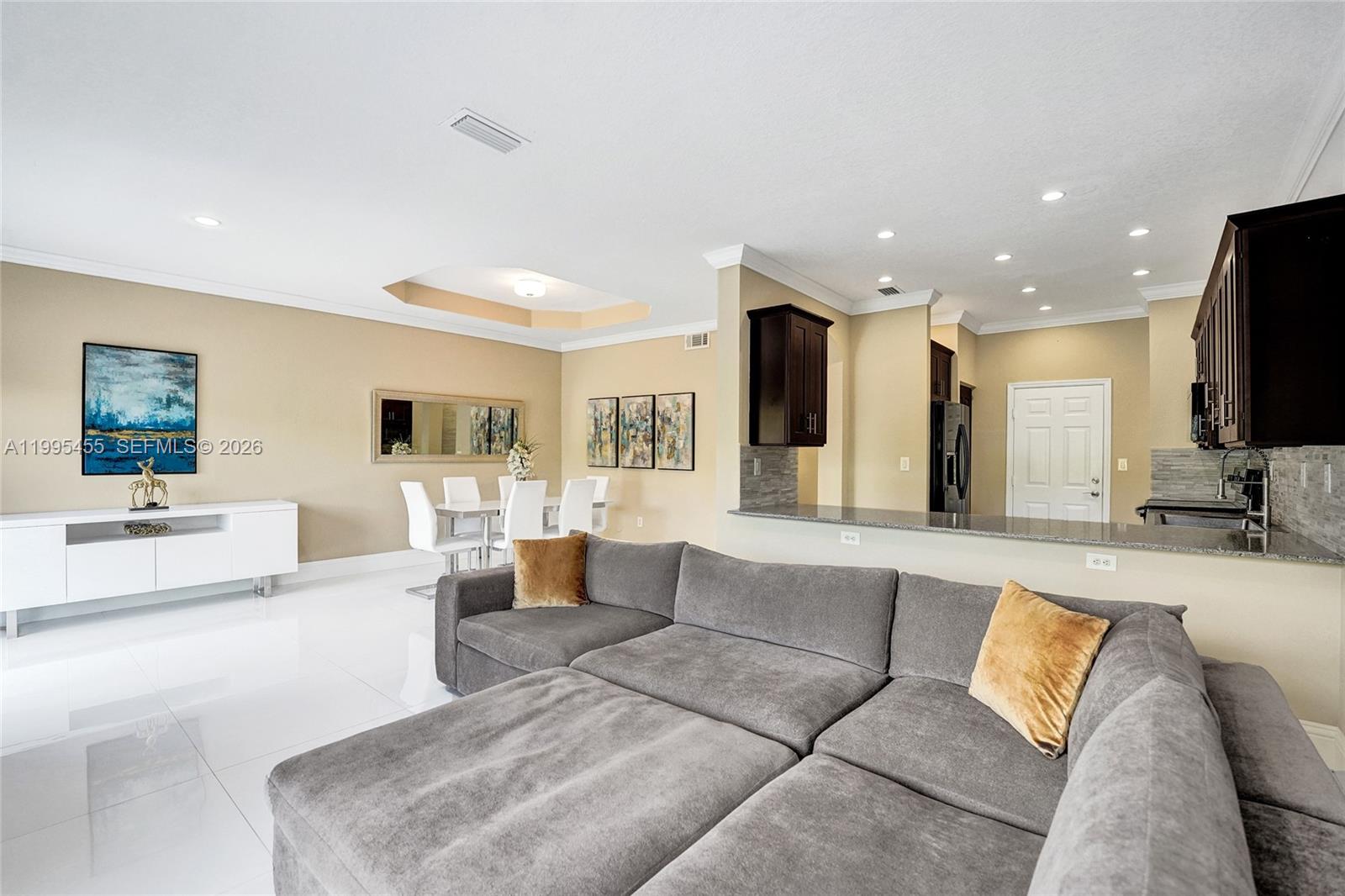 Escada Townvillas - Residential