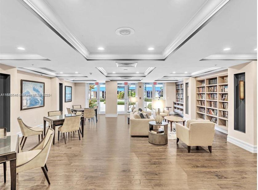 RENAISSANCE ON THE OCEAN - Residential
