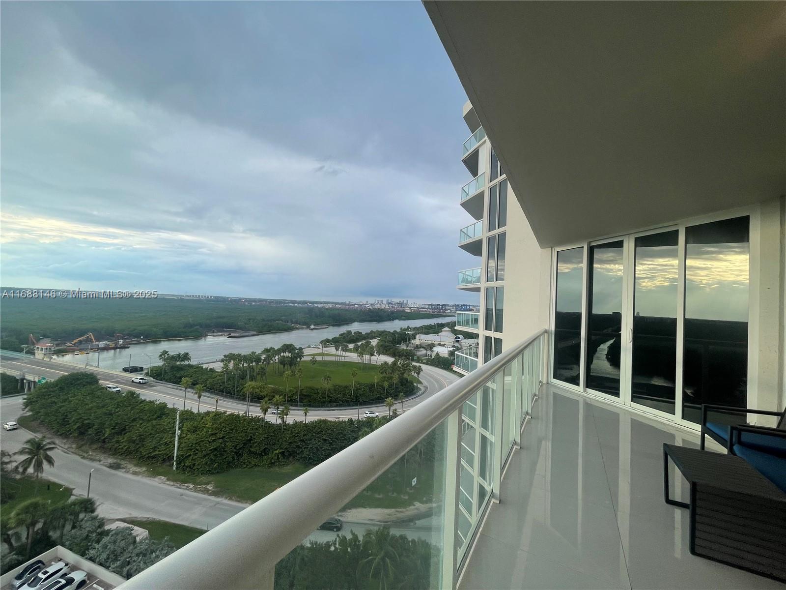 RENAISSANCE ON THE OCEAN - Residential