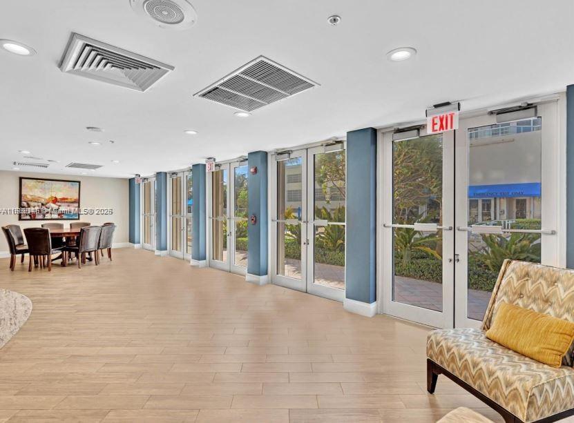RENAISSANCE ON THE OCEAN - Residential
