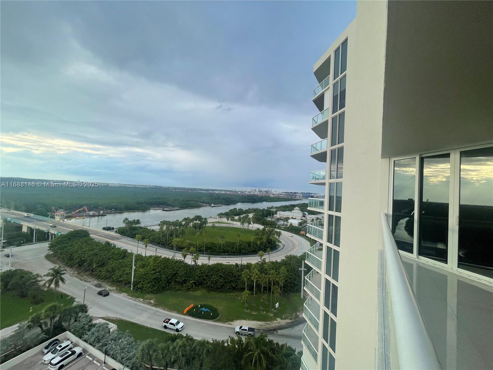 RENAISSANCE ON THE OCEAN - Residential