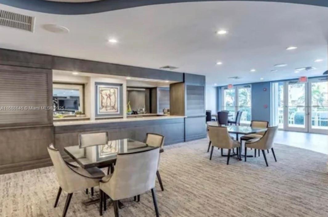 RENAISSANCE ON THE OCEAN - Residential