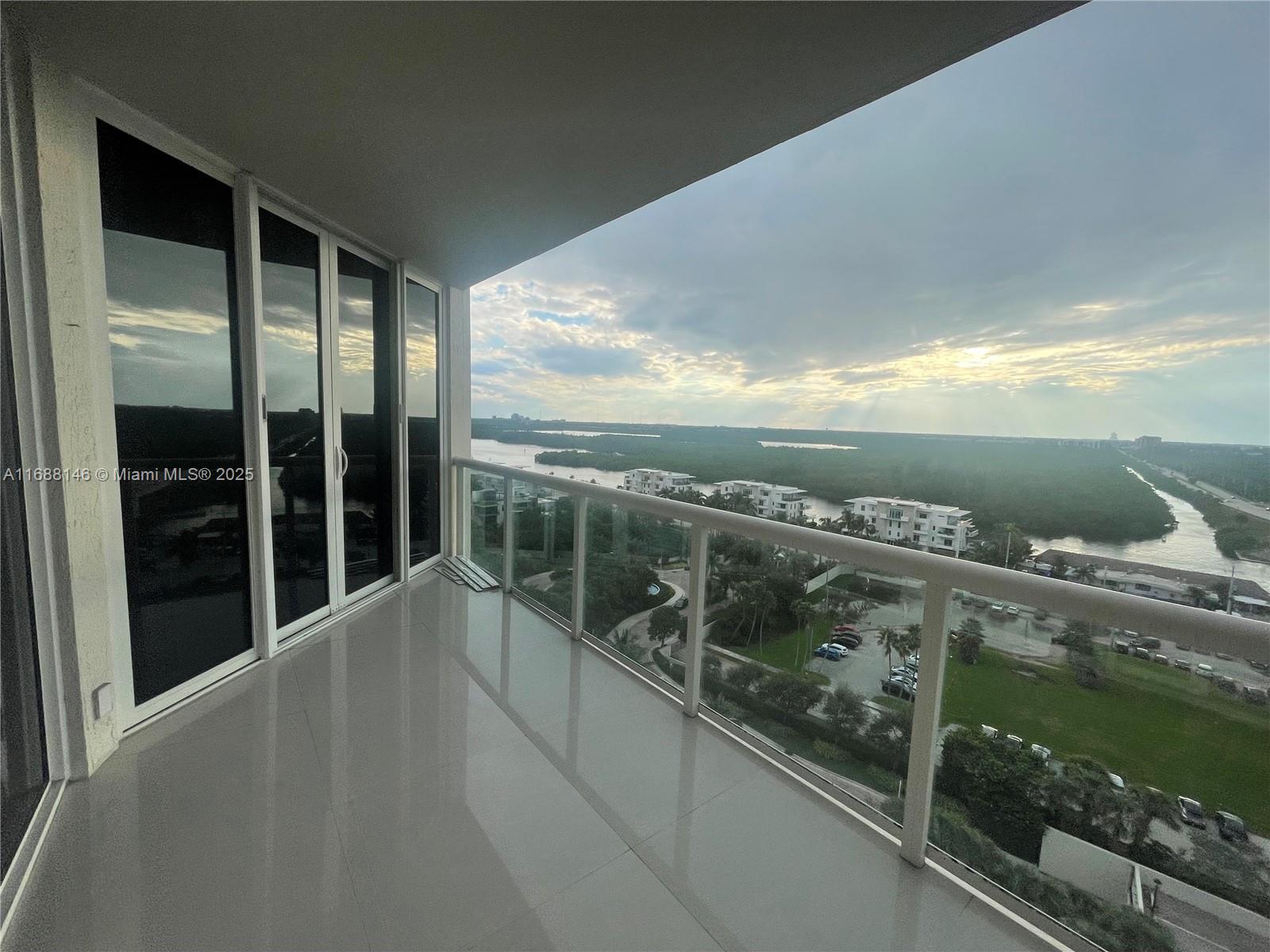 RENAISSANCE ON THE OCEAN - Residential