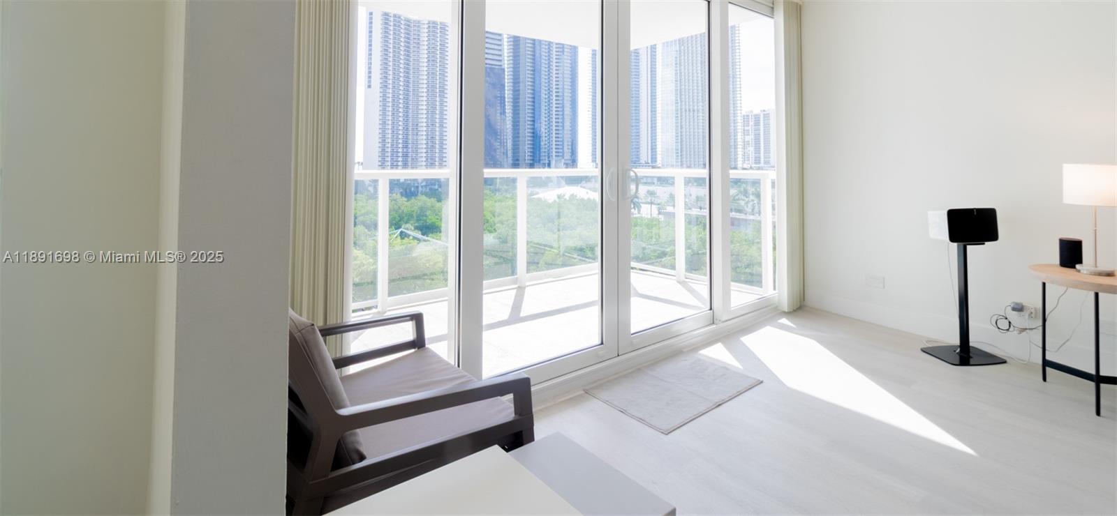 WINSTON TOWER 300 CONDO - Residential