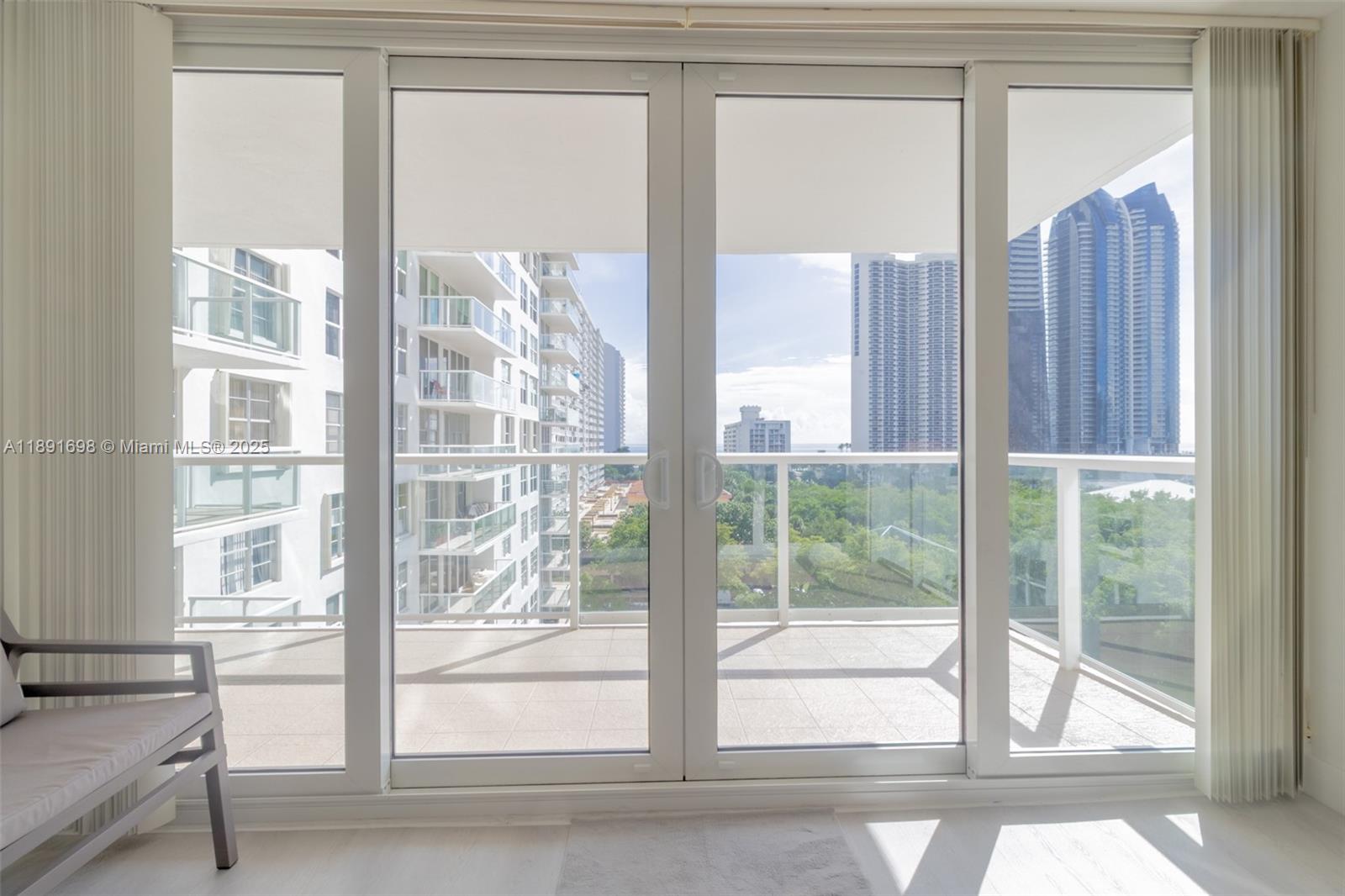 WINSTON TOWER 300 CONDO - Residential