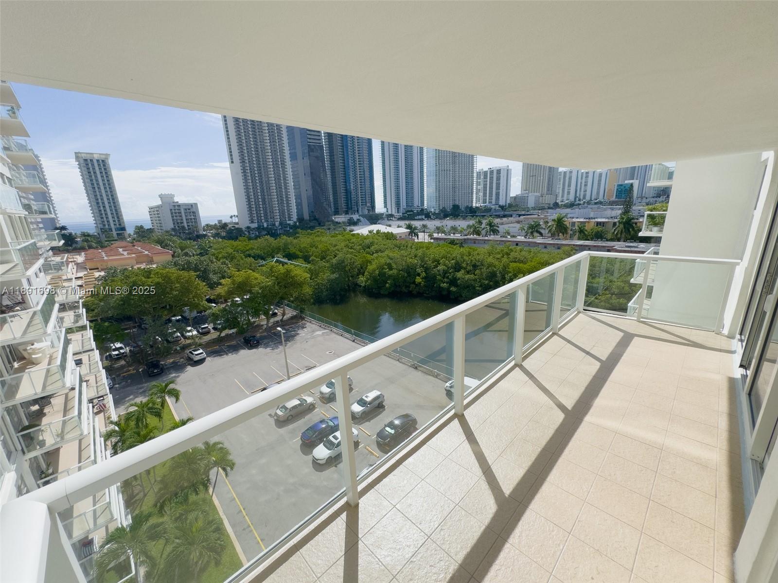 WINSTON TOWER 300 CONDO - Residential