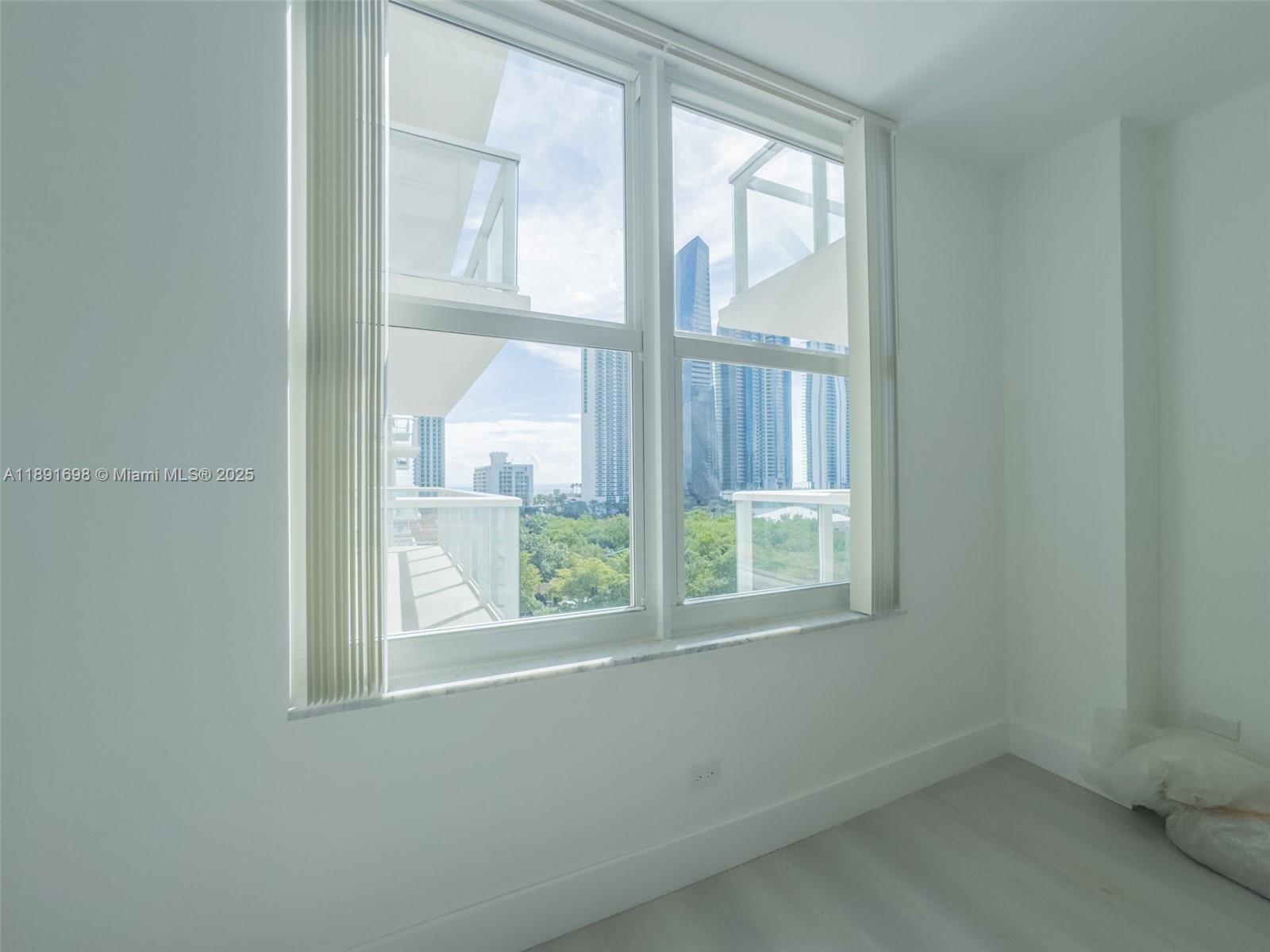 WINSTON TOWER 300 CONDO - Residential