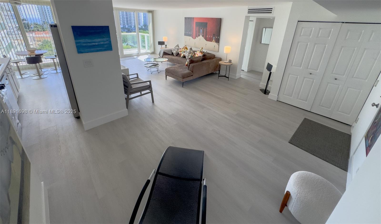 WINSTON TOWER 300 CONDO - Residential