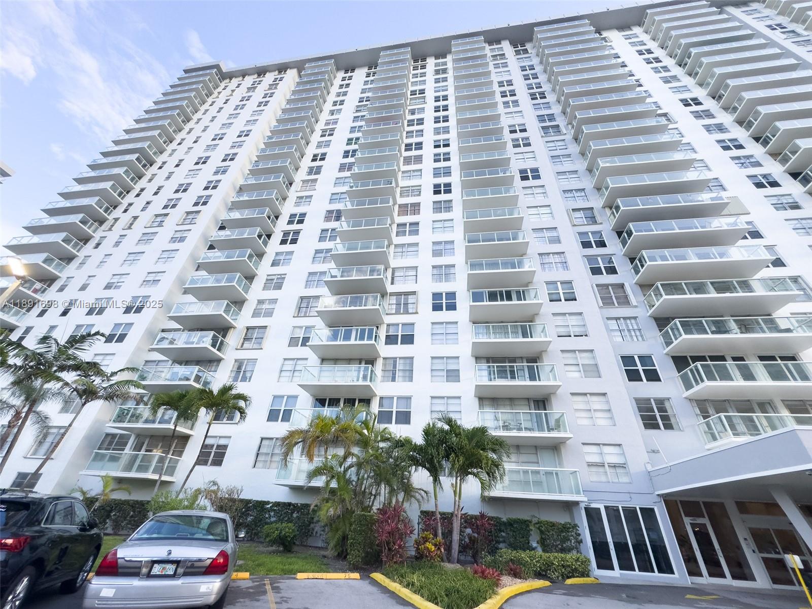 WINSTON TOWER 300 CONDO - Residential