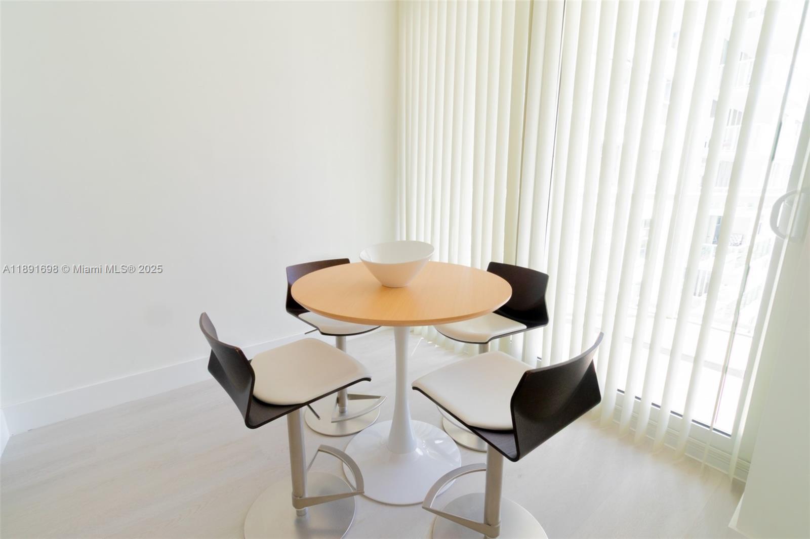 WINSTON TOWER 300 CONDO - Residential