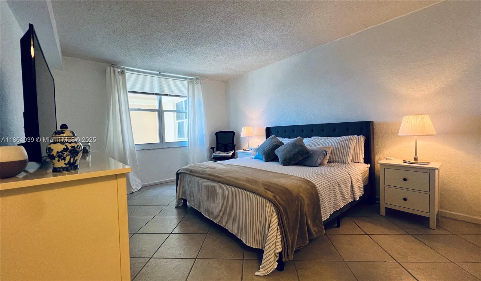 WAVE CONDO - Residential