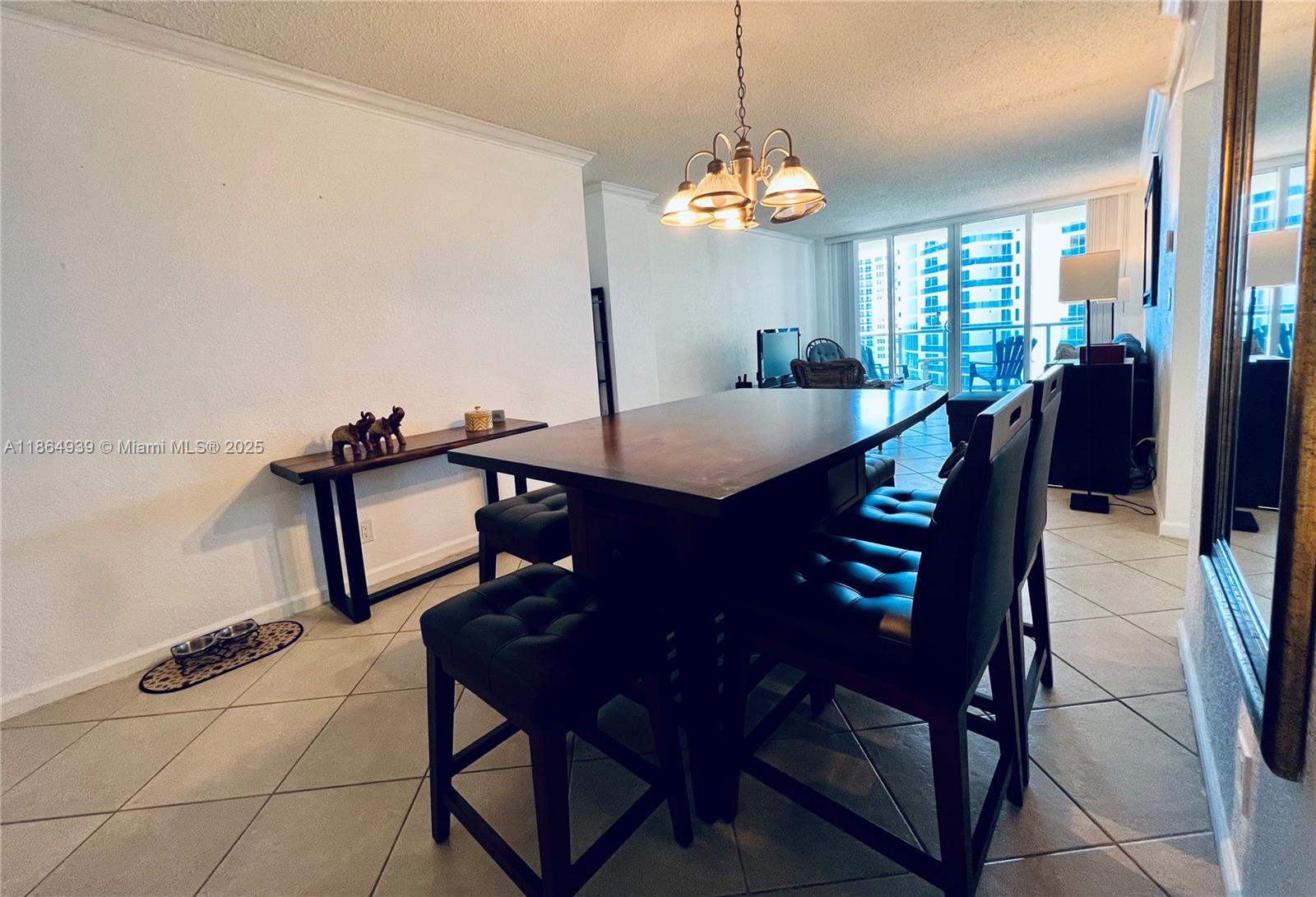 WAVE CONDO - Residential