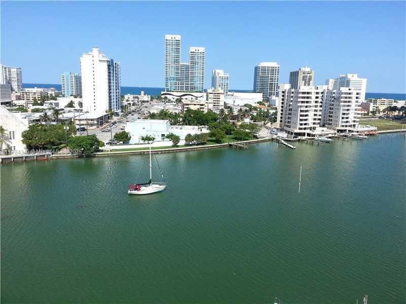 KING COLE CONDO - Residential