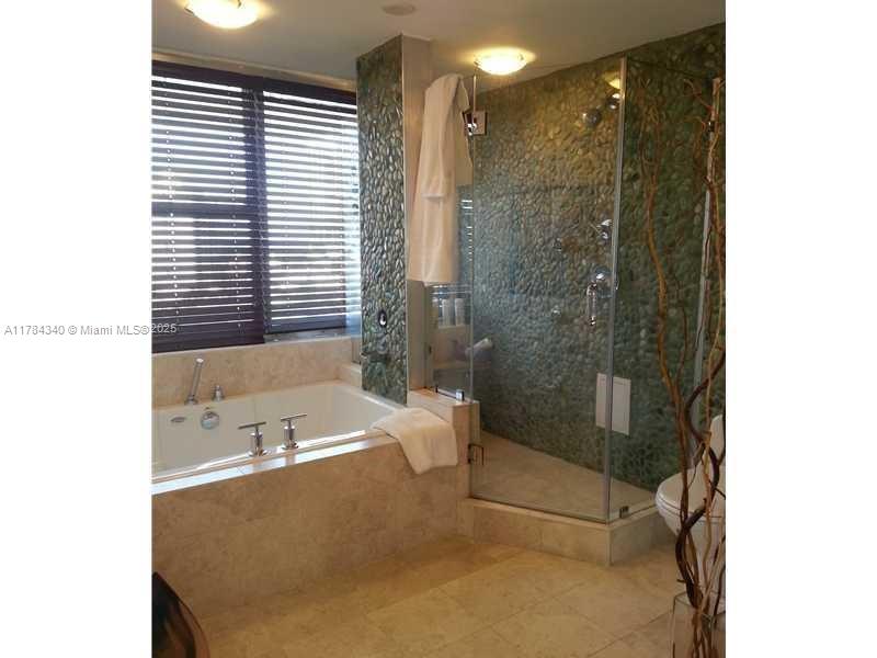 KING COLE CONDO - Residential