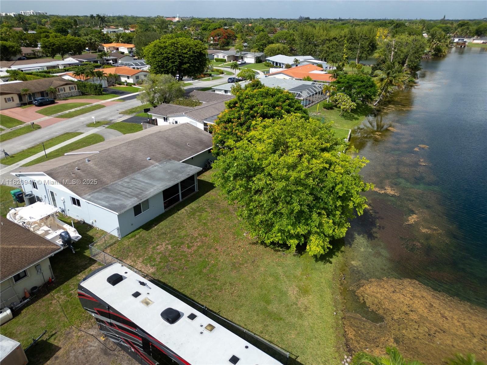 KENDALE LAKES SEC EIGHT - Residential