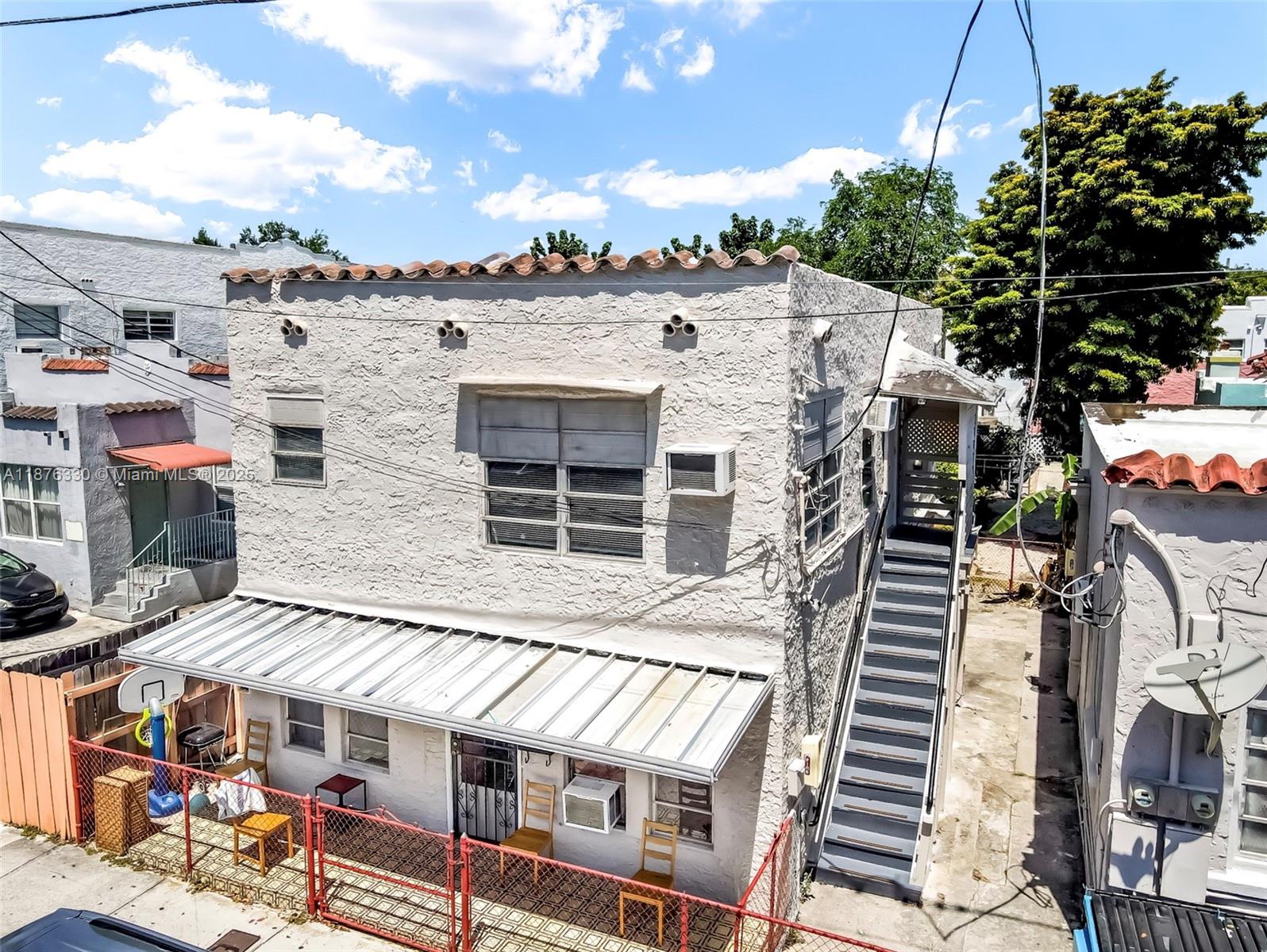 1 Bed / 1 Bath in prime Little Havana location—minutes from Downtown, Brickell & transit. Water, sewer, waste & pest control included. Unit has microwave, electric range & fridge. Minor touch-ups & paint in progress—ready by Sept 14 or earlier. Assigned parking for 1 car. Small pets ok w/ $250 non-refundable fee (breed restrictions apply). $100 key deposit required. Move-in: 1st + last + sec dep. Min credit 600+, verifiable income 2.5x rent. Renter’s insurance required. Use ShowingTime. Vacant. Lockbox on site. Rapid approval!