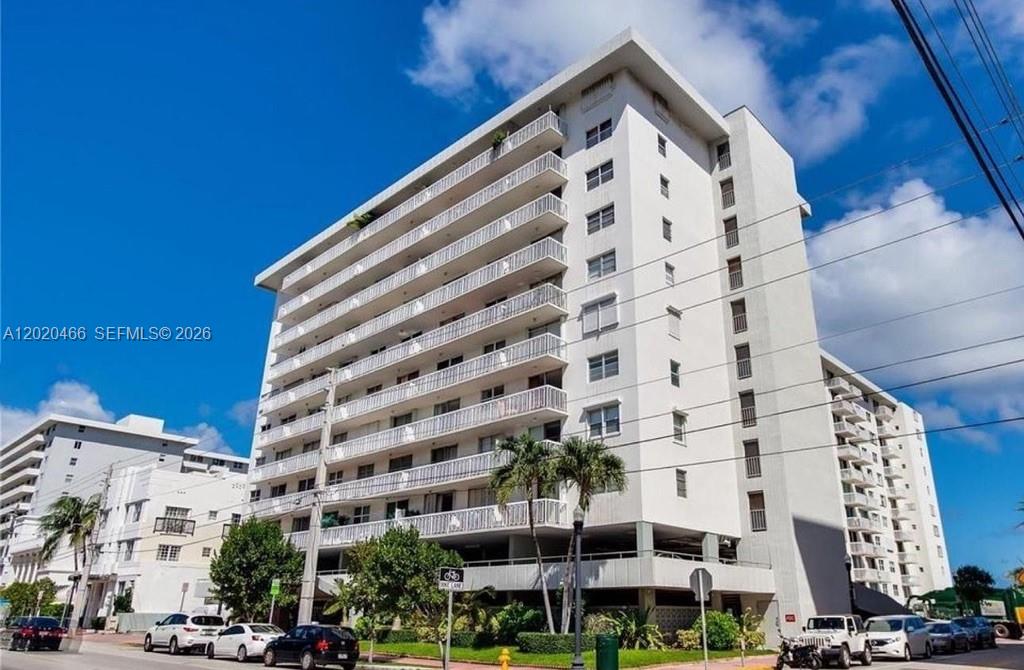THE PRESIDENTIAL CONDO - Residential