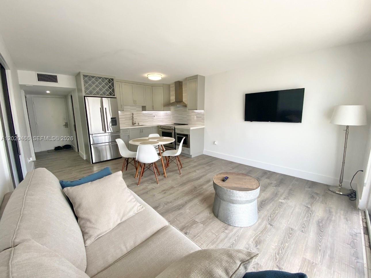 THE PRESIDENTIAL CONDO - Residential