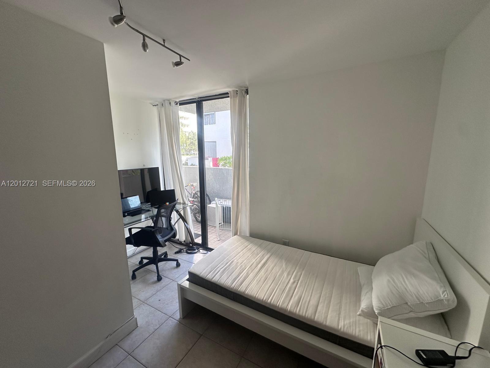 ADMIRALS PORT TOWNHOMES C - Residential Lease