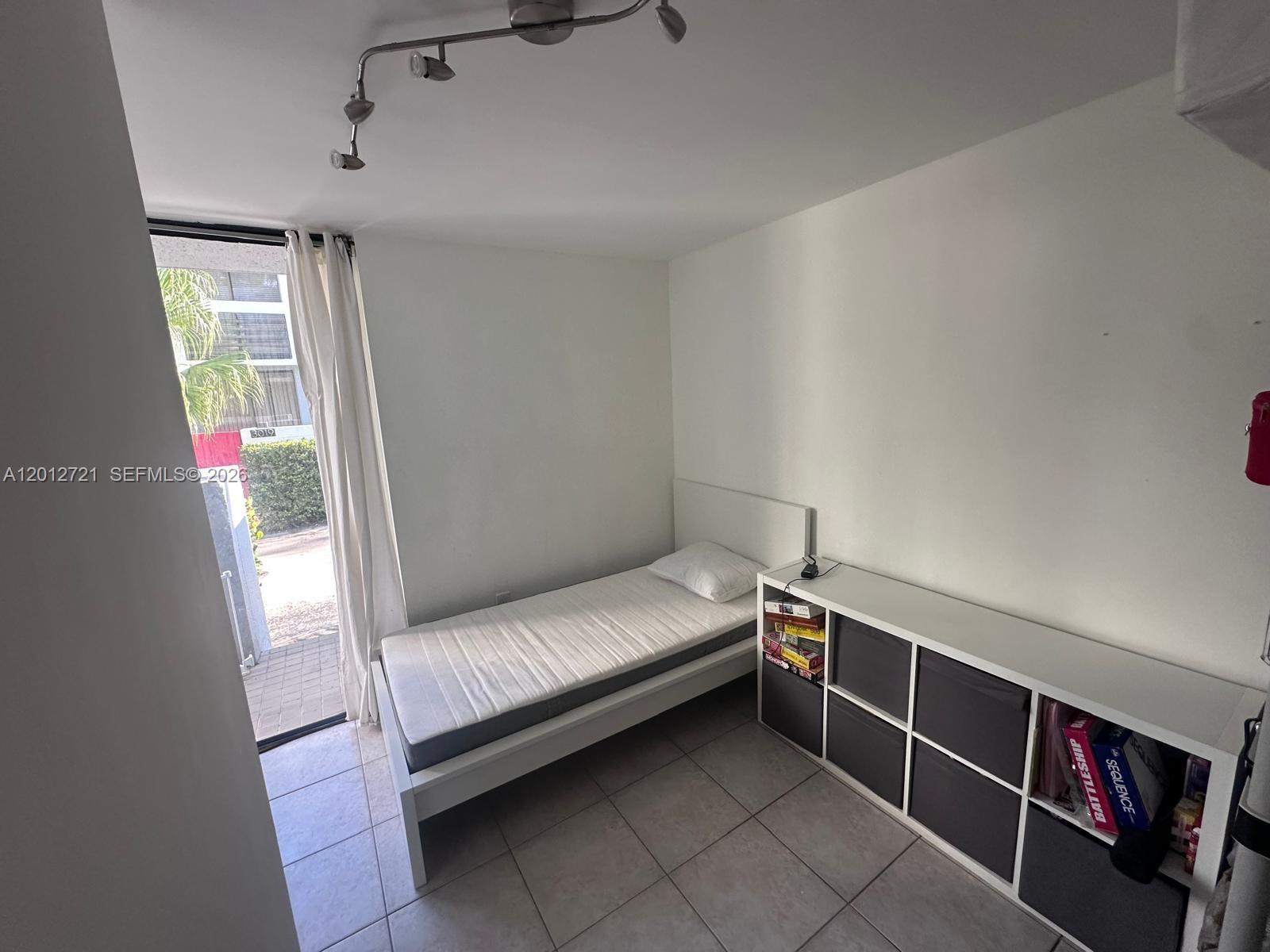ADMIRALS PORT TOWNHOMES C - Residential Lease