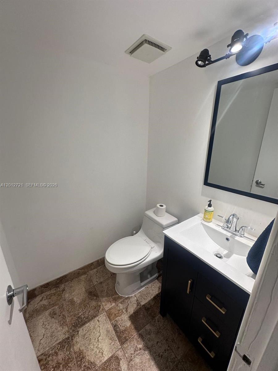 ADMIRALS PORT TOWNHOMES C - Residential Lease