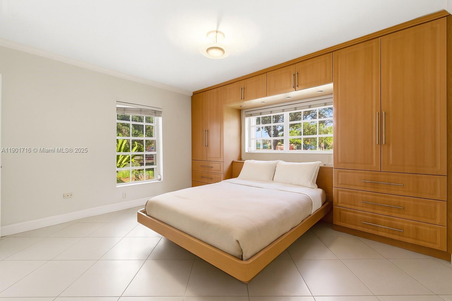 CORAL GABLES COUNTRY CLUB - Residential Lease