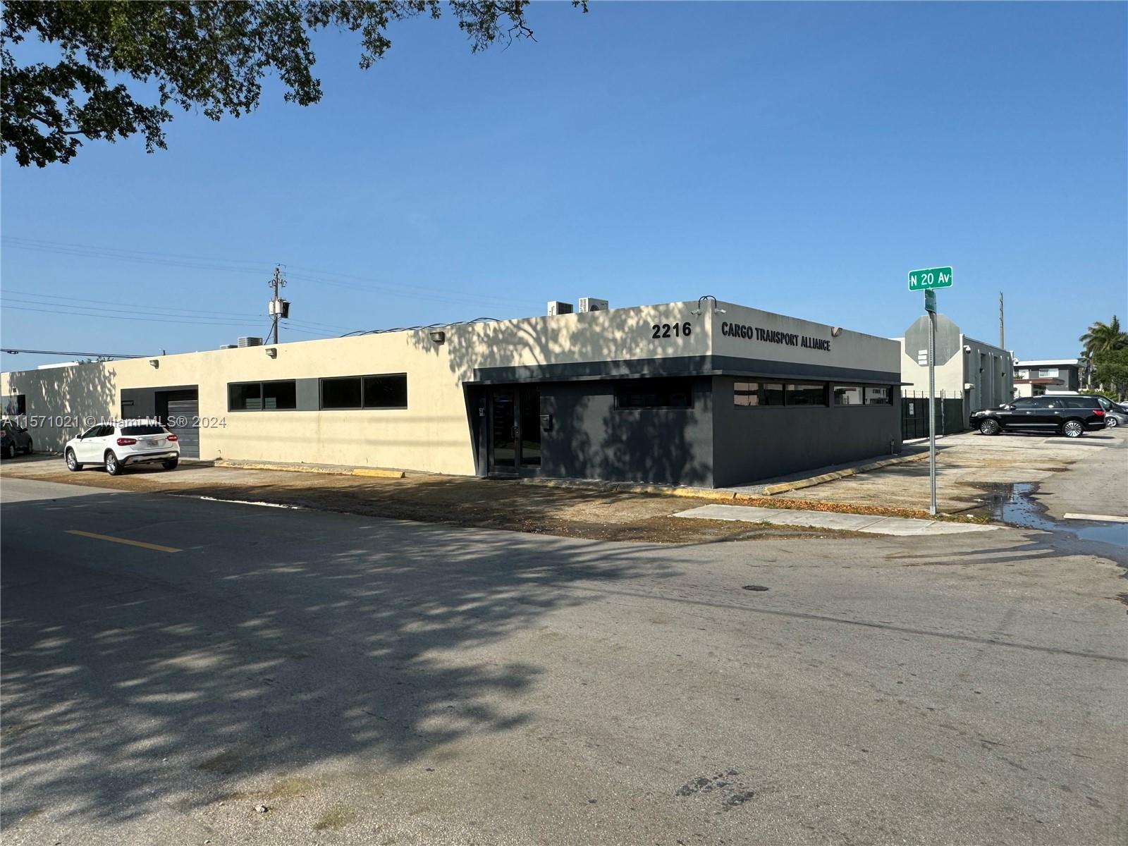 2216 N 20th Ave