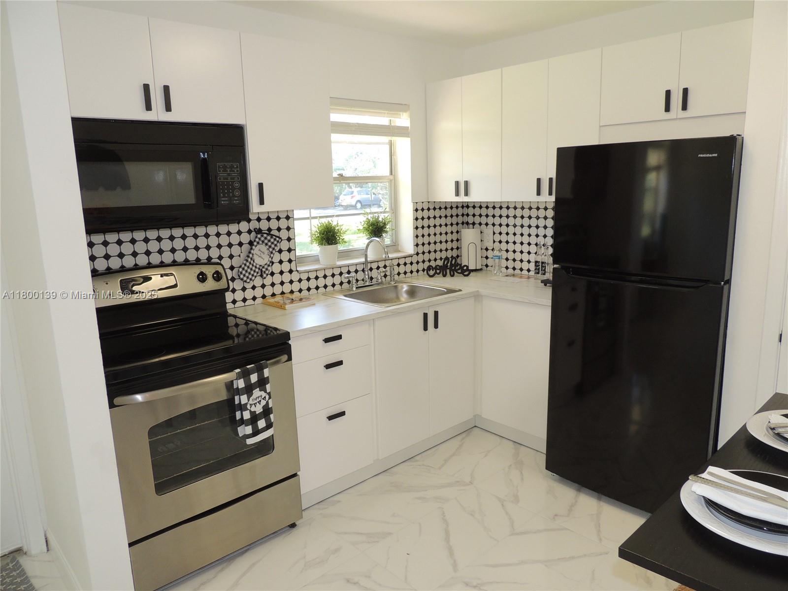 Property for Sale at 5156 Ne 6th Ave 212, Oakland Park, Miami-Dade County, Florida - Bedrooms: 2 
Bathrooms: 1  - $180,000