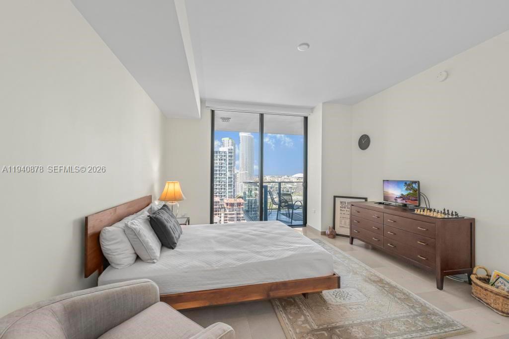 REACH CONDO - Residential