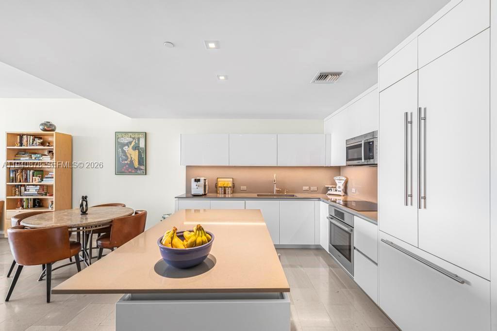 REACH CONDO - Residential