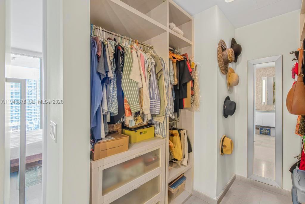 REACH CONDO - Residential