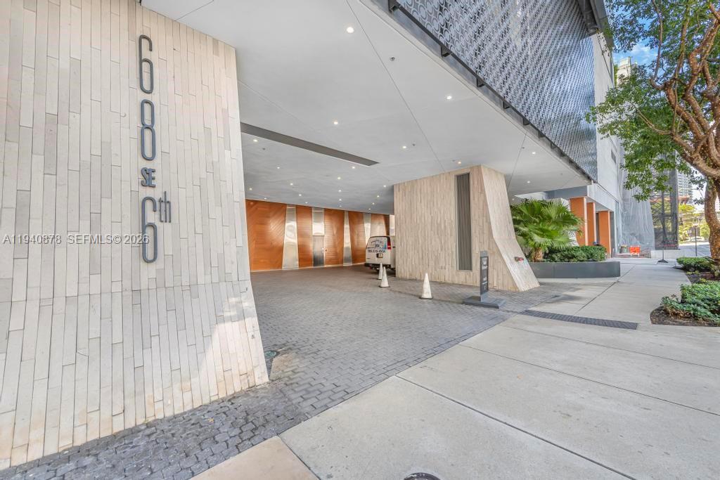 REACH CONDO - Residential