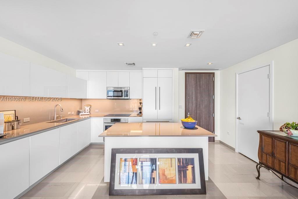 REACH CONDO - Residential