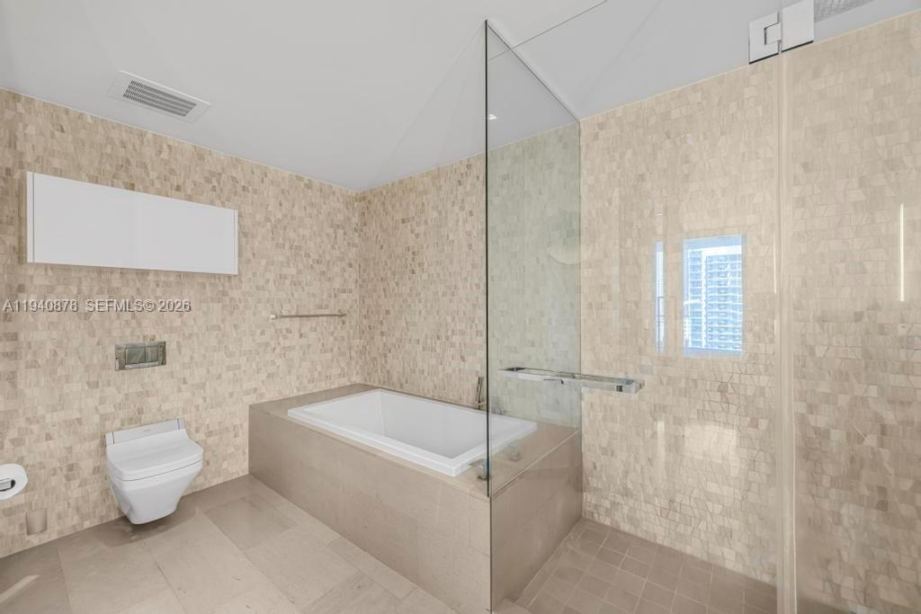 REACH CONDO - Residential