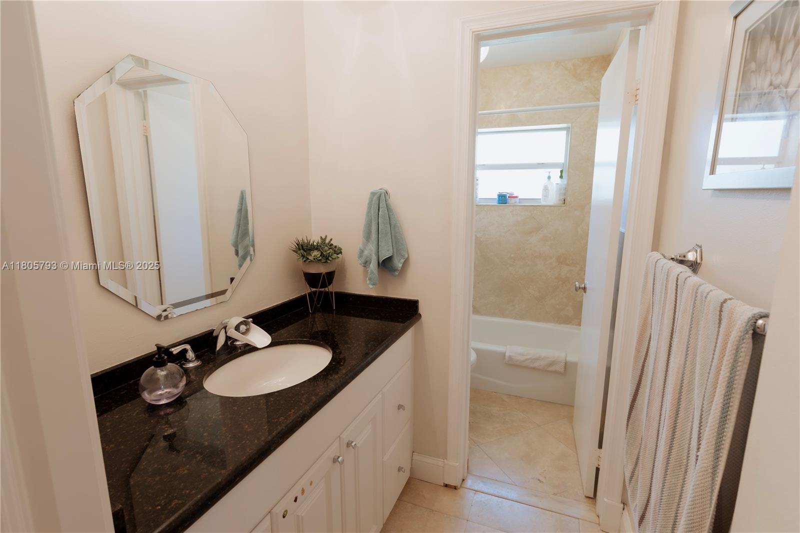 DEVON-AIRE ESTATES SEC 3 - Residential Lease