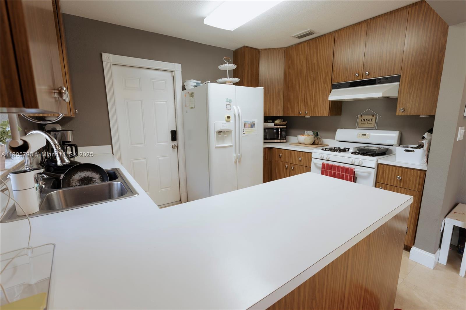 DEVON-AIRE ESTATES SEC 3 - Residential Lease