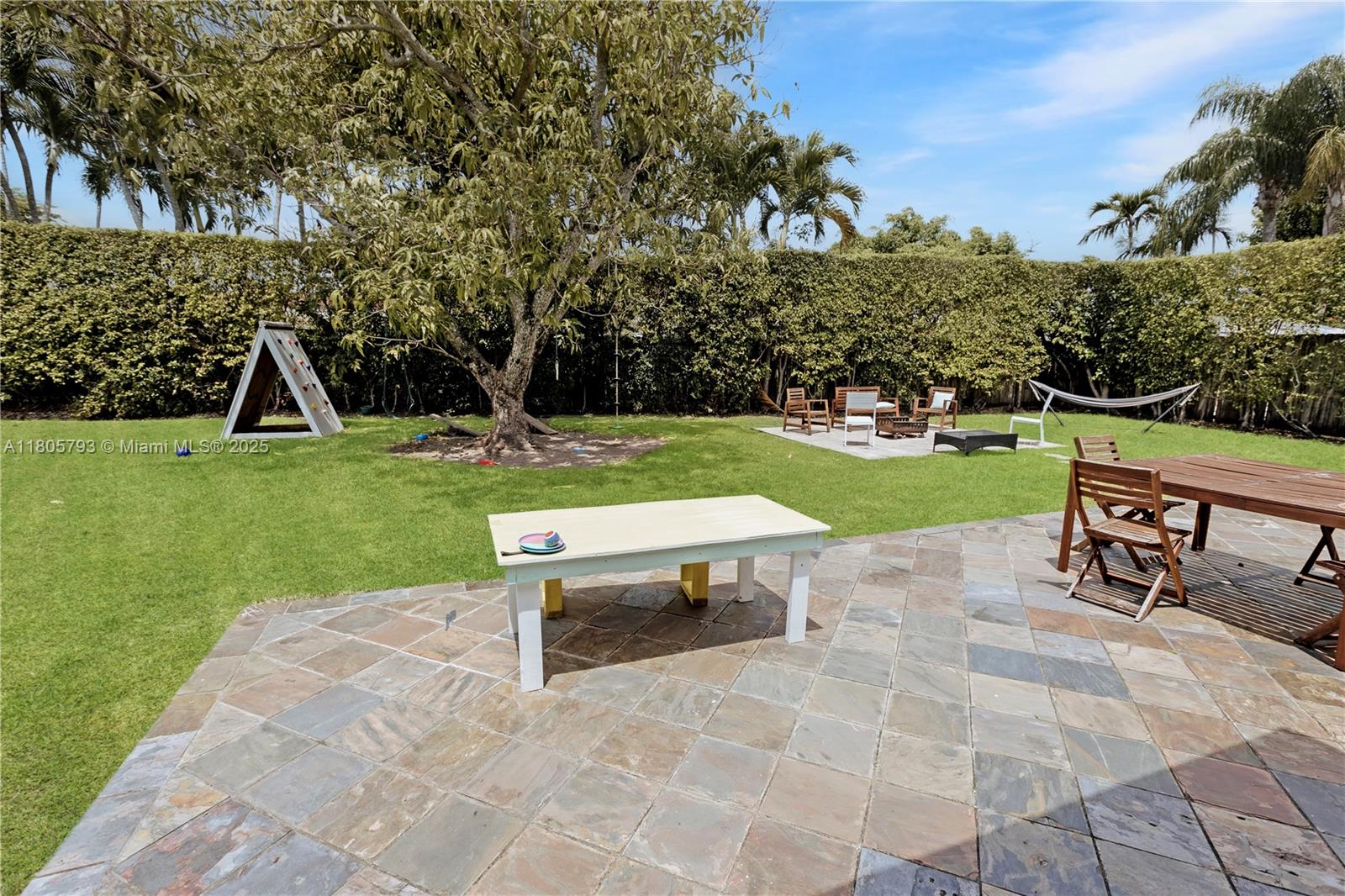 DEVON-AIRE ESTATES SEC 3 - Residential Lease