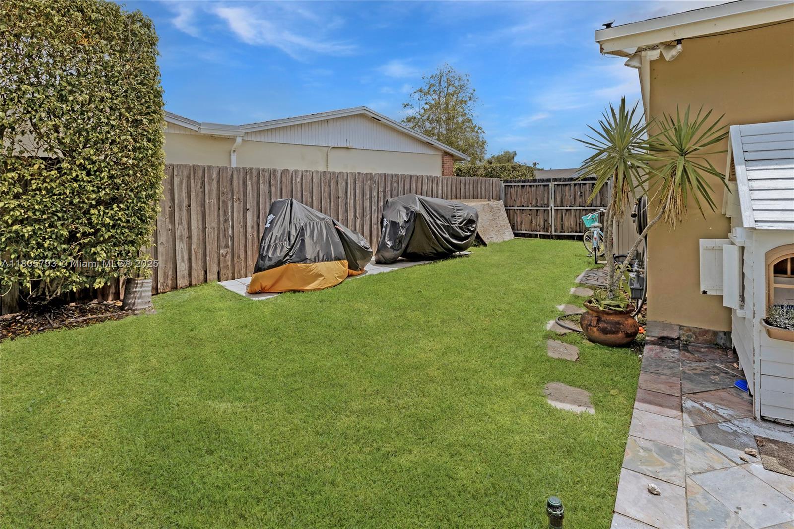 DEVON-AIRE ESTATES SEC 3 - Residential Lease