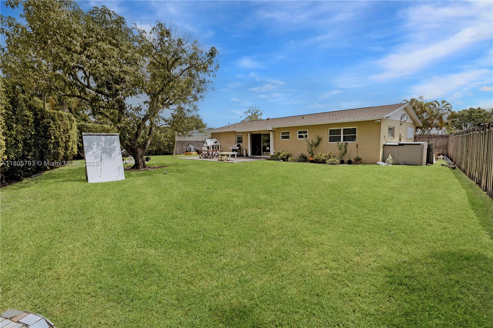 DEVON-AIRE ESTATES SEC 3 - Residential Lease