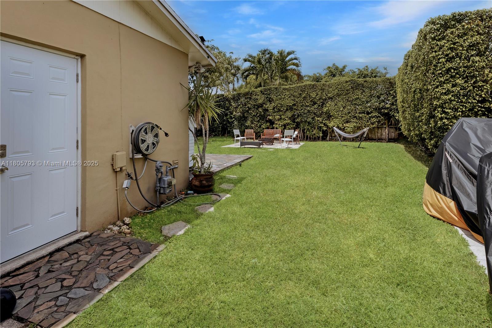 DEVON-AIRE ESTATES SEC 3 - Residential Lease