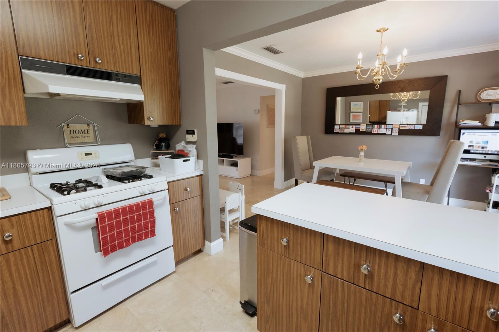 DEVON-AIRE ESTATES SEC 3 - Residential Lease