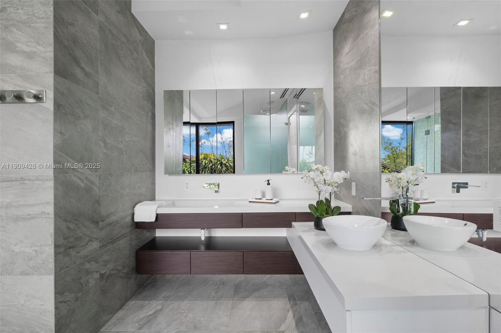 GOLDEN ISLES ESTATES - Residential Lease