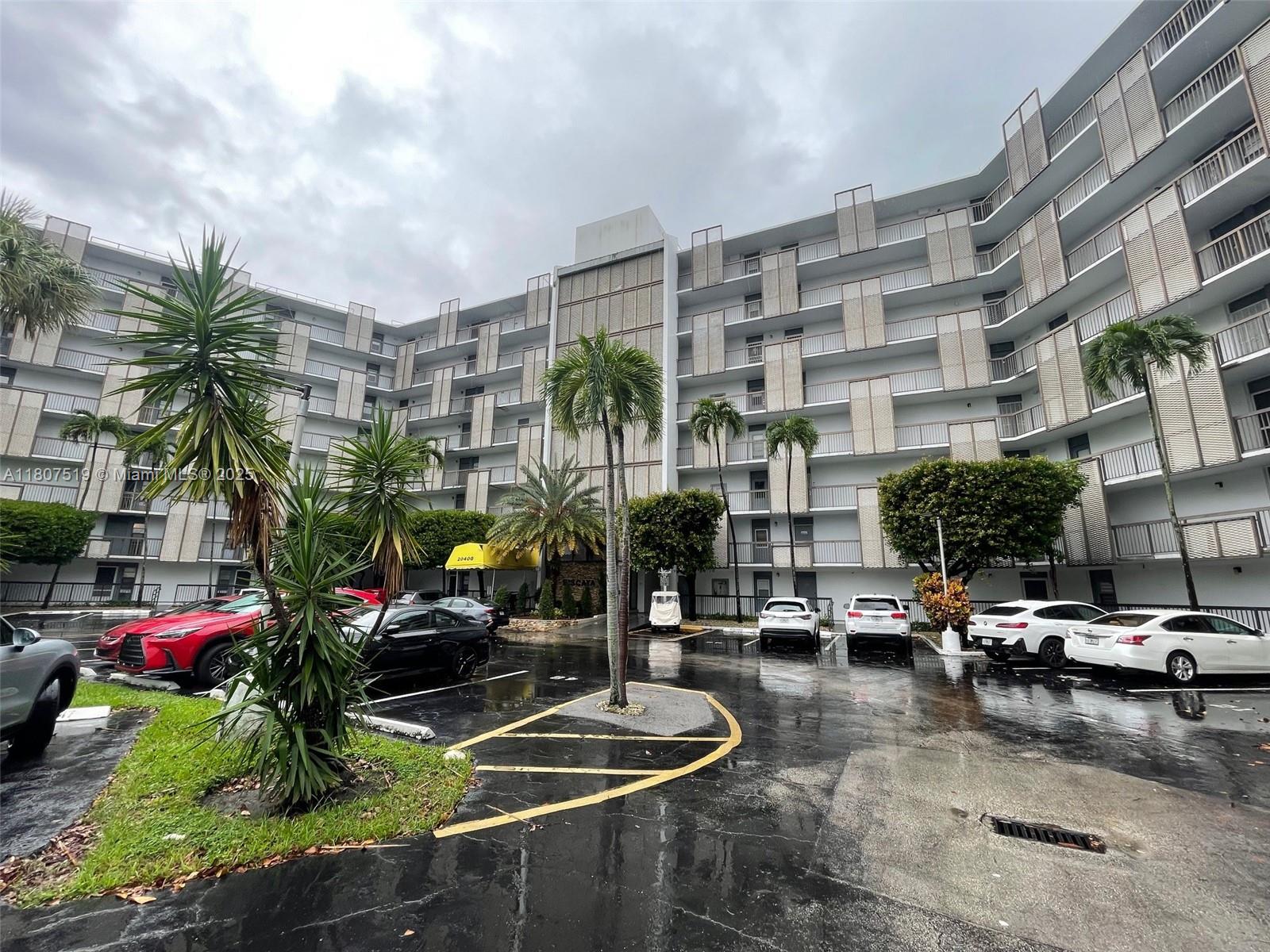 20400 W Country Club Dr 60, Aventura, Miami-Dade County, Florida - 2 Bedrooms  
2 Bathrooms - 