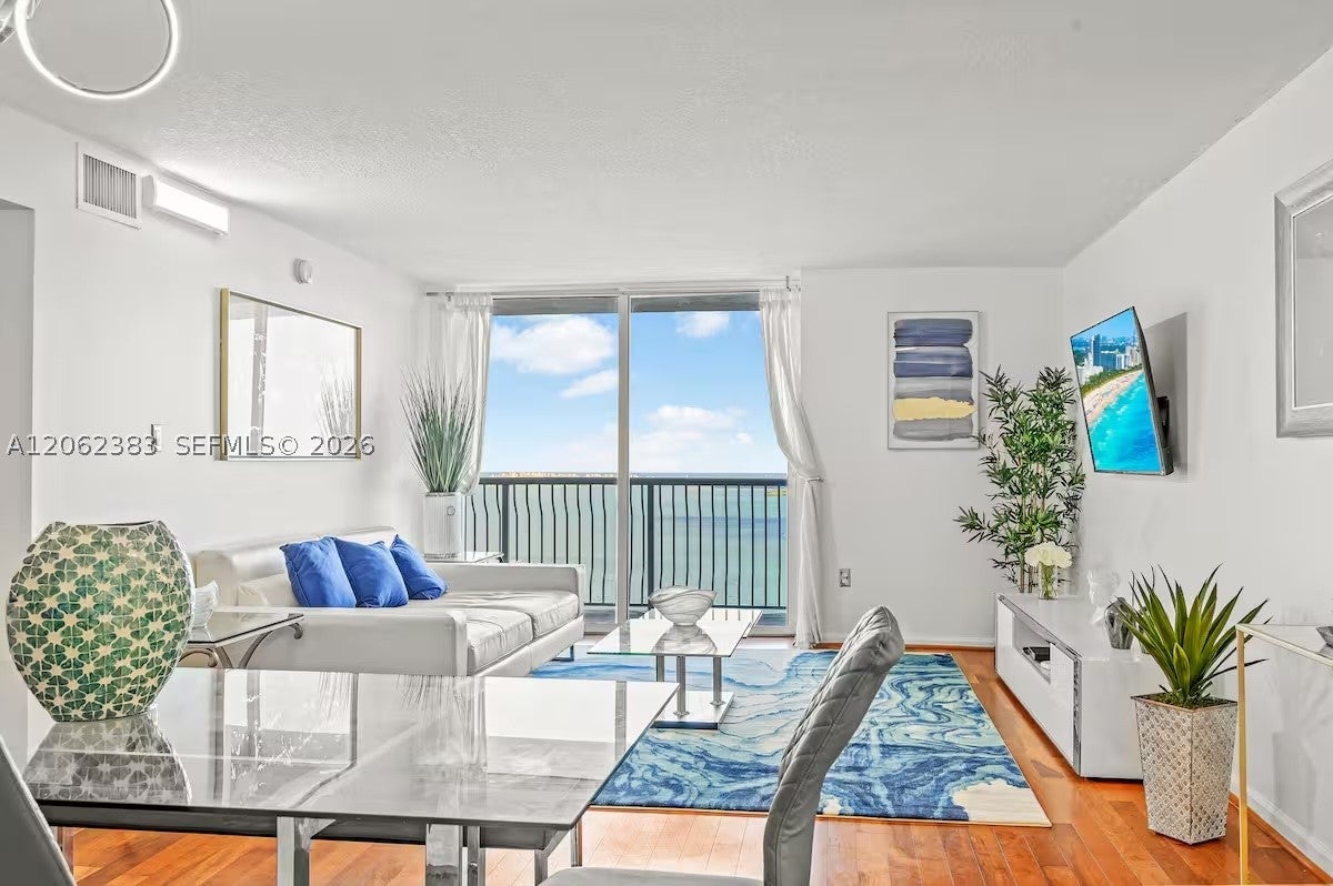 1200 Brickell Bay Dr 2502