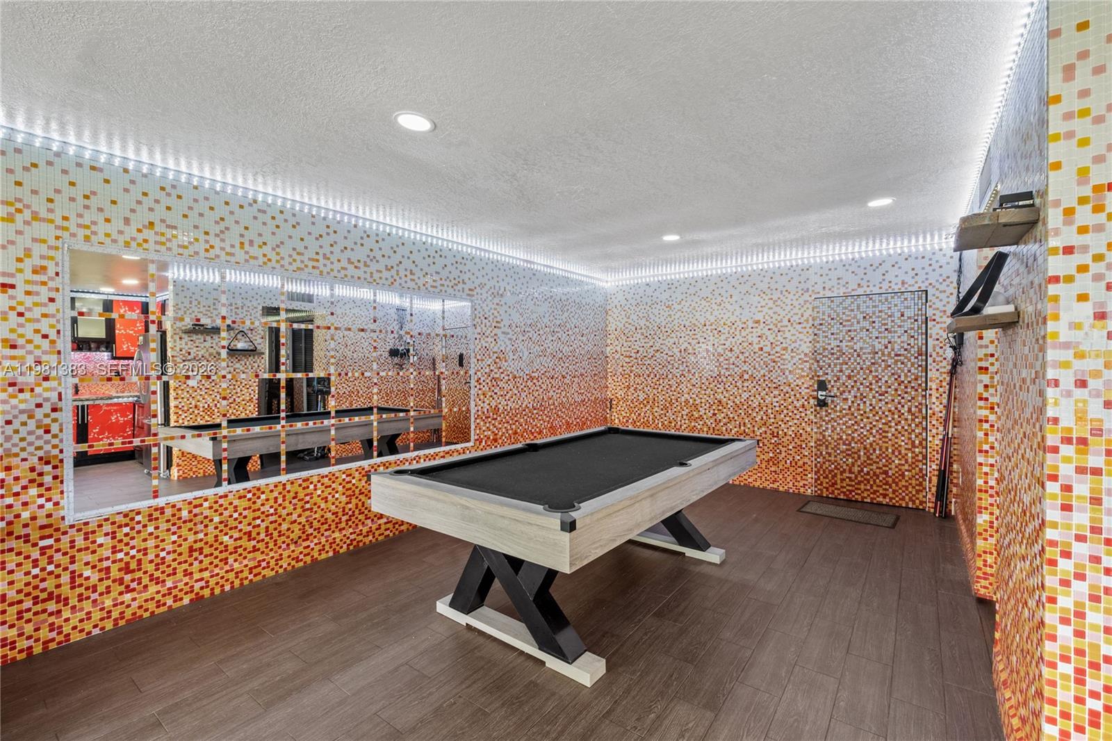 CARIBBEAN HOUSE CONDO - Residential